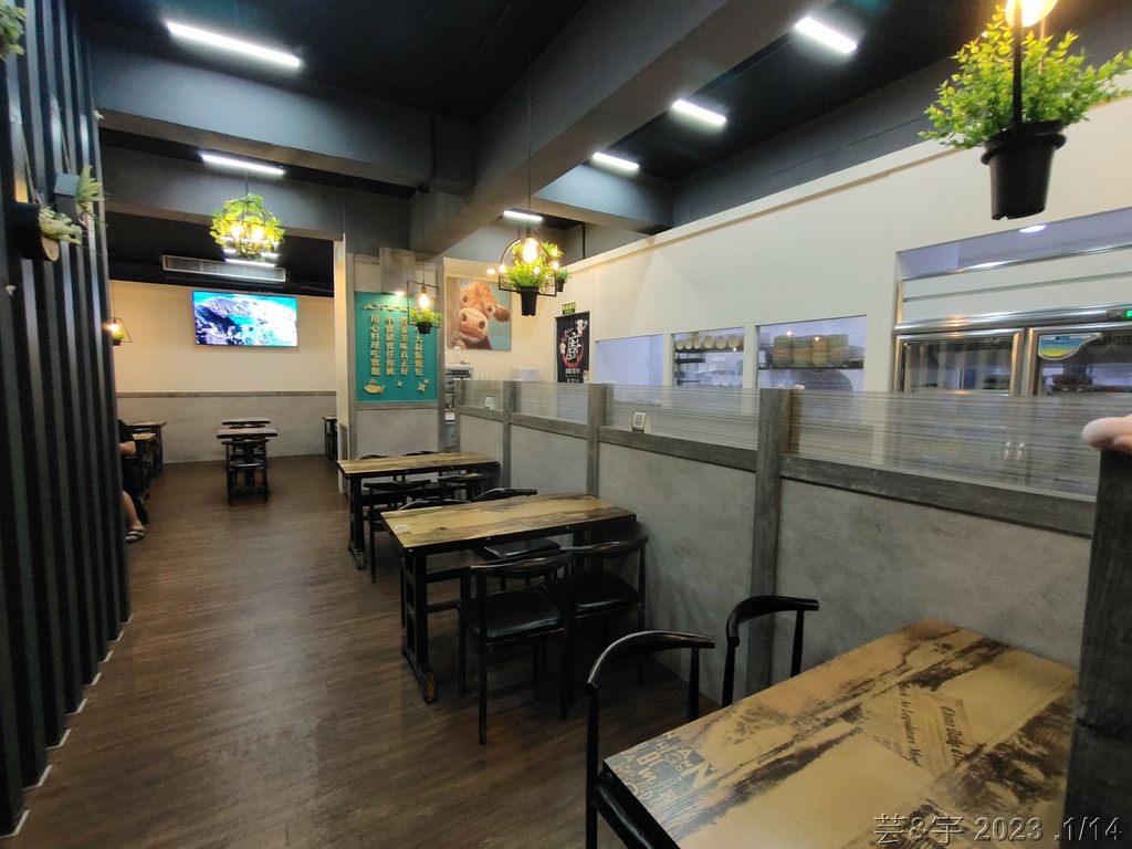 新竹市東區 の 炊牛大叔飯飽包