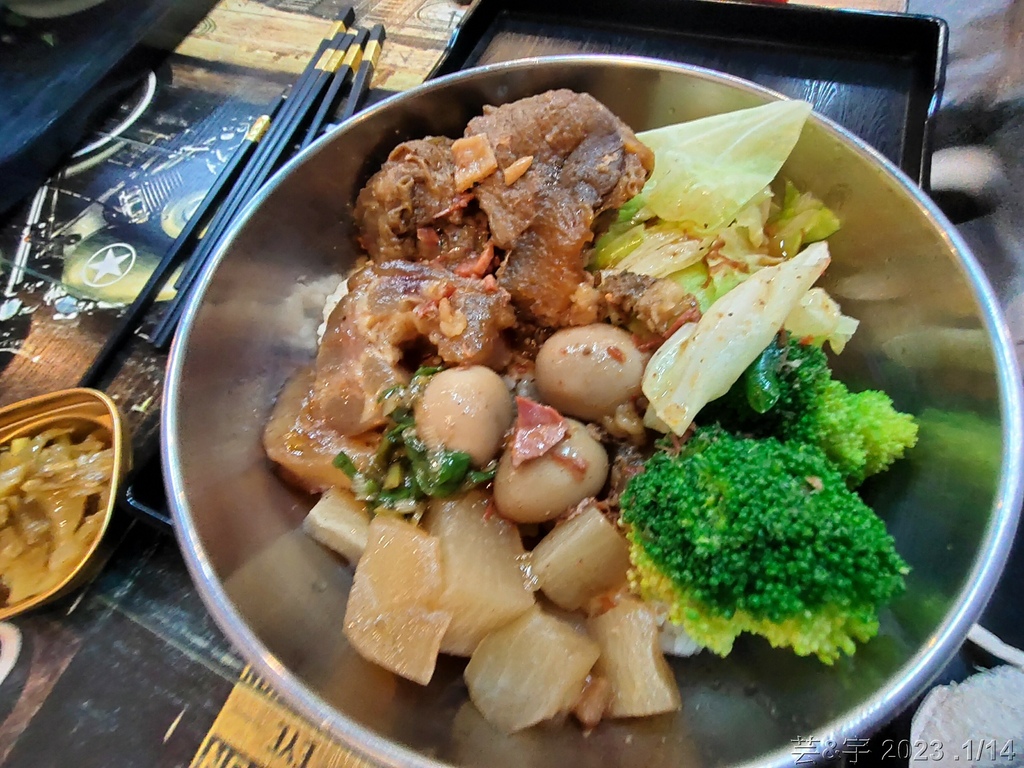 新竹市東區 の 炊牛大叔飯飽包