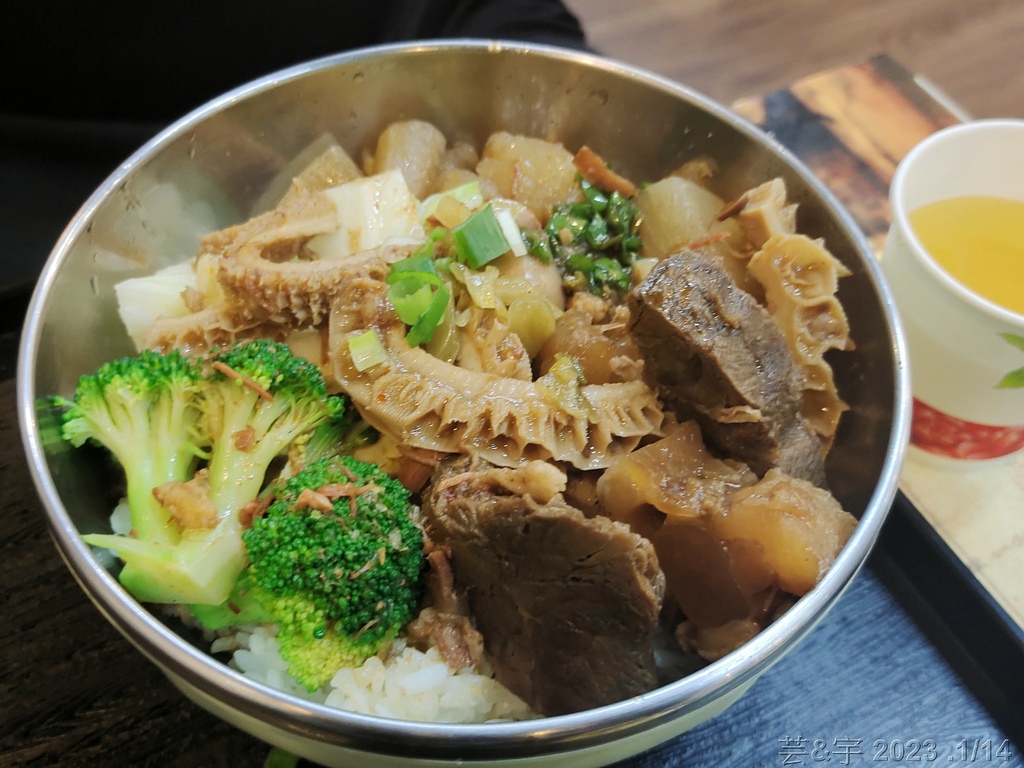 新竹市東區 の 炊牛大叔飯飽包