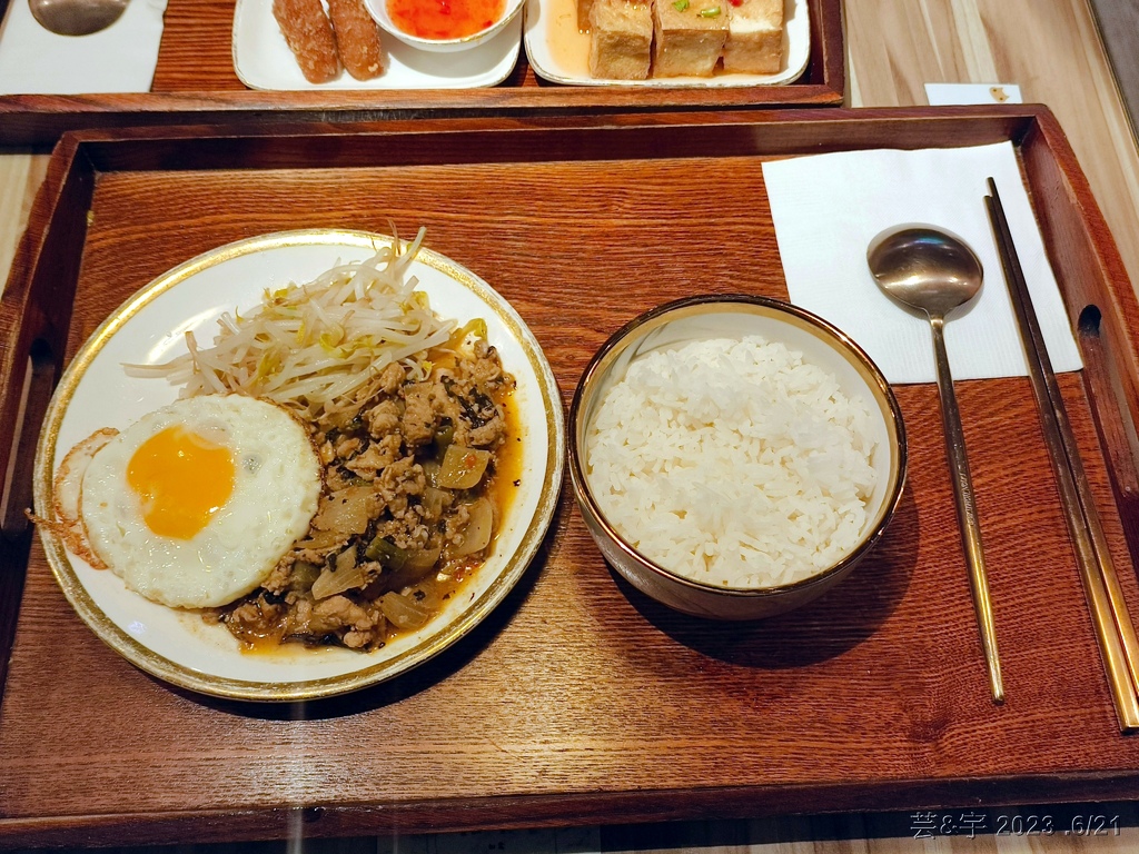 竹市東區 の 泰貓了Thai Cafe  ~可愛店貓陪玩的單