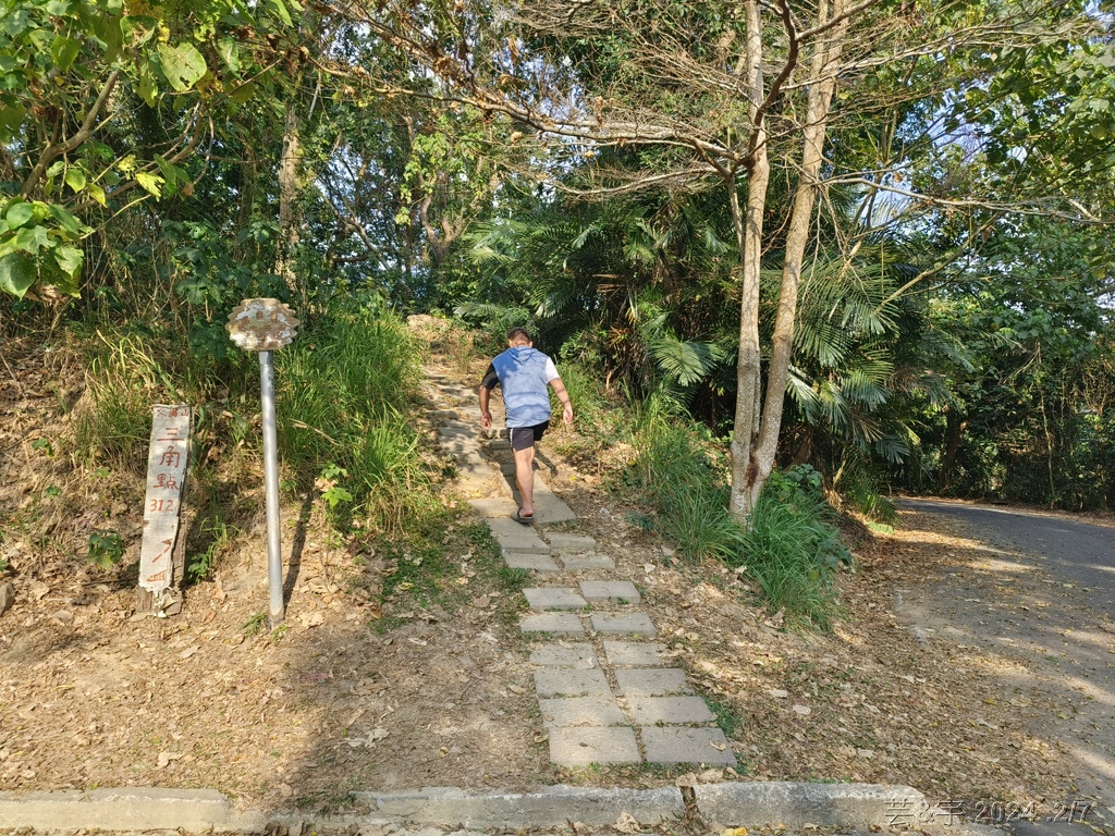 高雄大崗山風景區 の 盤龍峽谷 & 大岡山(小百岳)