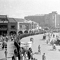金門砲戰期間，台北市的僧尼在成都路托缽募款，支援前線.jpg