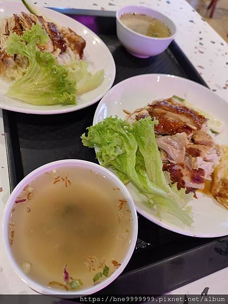 LINE_ALBUM_三井美食街轉角雞飯可以刷卡_231003_3.jpg