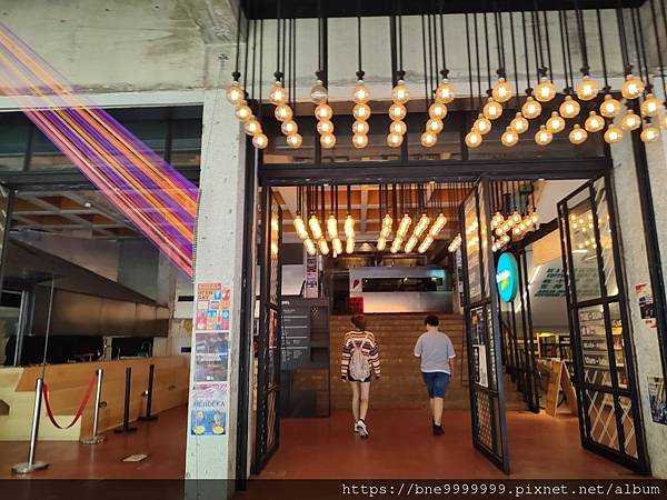 吉隆坡REXKL舊電影院改造成打卡人氣迷宮書城