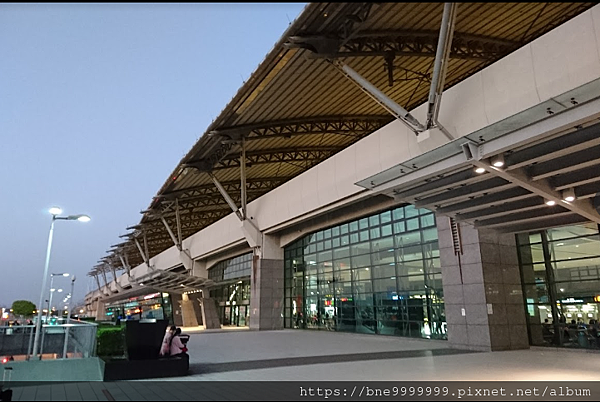 台中市 烏日區 ｜ 「高鐵台中站」主體以梭子為造型 是一