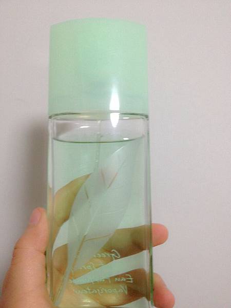 雅頓綠茶香水100ml(手拿實拍).jpeg 雅頓綠茶香水100ml(手拿實拍).jpeg