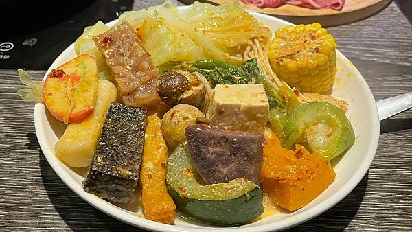 新鮮海鮮 I 現切肉品 I 海陸套餐 I 優質食材 I 頂級服務【桃園市中壢區】上官木桶鍋-中壢加盟店 源自蘆洲正官 - 第31張圖 LINE_ALBUM_111817上官木桶鍋中壢店(合作文1689元)_220818_116