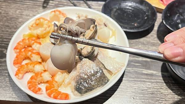 新鮮海鮮 I 現切肉品 I 海陸套餐 I 優質食材 I 頂級服務【桃園市中壢區】上官木桶鍋-中壢加盟店 源自蘆洲正官 - 第39張圖 LINE_ALBUM_111817上官木桶鍋中壢店(合作文1689元)_220818_102