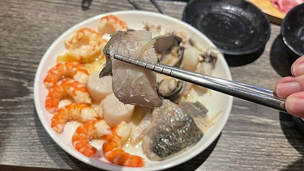 新鮮海鮮 I 現切肉品 I 海陸套餐 I 優質食材 I 頂級服務【桃園市中壢區】上官木桶鍋-中壢加盟店 源自蘆洲正官 - 第40張圖 LINE_ALBUM_111817上官木桶鍋中壢店(合作文1689元)_220818_104