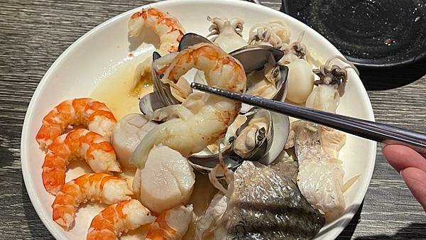 新鮮海鮮 I 現切肉品 I 海陸套餐 I 優質食材 I 頂級服務【桃園市中壢區】上官木桶鍋-中壢加盟店 源自蘆洲正官 - 第44張圖 LINE_ALBUM_111817上官木桶鍋中壢店(合作文1689元)_220818_112
