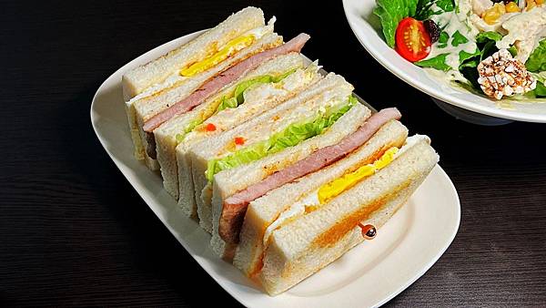 手作薯泥、豬排、沙拉醬、香蒜、辣椒,營養美味的蘆洲早午餐!【新北市蘆洲區】三隻小朱早午餐 - 第9張圖 LINE_ALBUM_111823三隻小朱早午餐(合作文455元)_220824_35