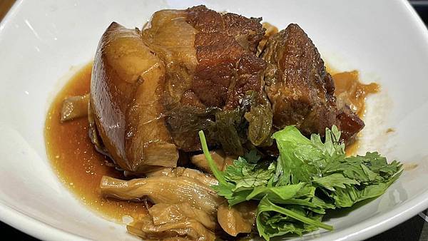 301802676_10220378874093229_119223713751554493_n