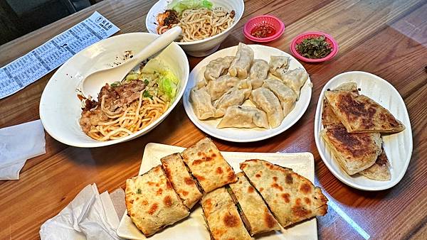 浮洲人必吃麵食專賣店|手工現擀|巷弄美食銅板價|眷村的味道【新北市板橋區】板凳麵 - 第29張圖 LINE_ALBUM_13板凳麵-板橋_230105_31