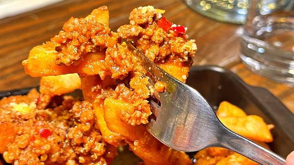 美食和音樂的高級饗宴!【新北市中和區】M9英倫餐酒館 M9 Bistro - 第33張圖 LINE_ALBUM_M9_230417_20