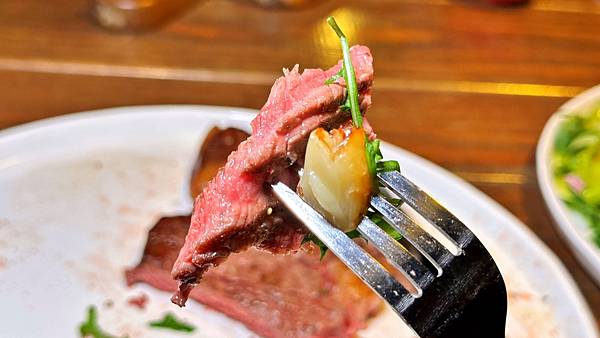 美食和音樂的高級饗宴!【新北市中和區】M9英倫餐酒館 M9 Bistro - 第42張圖 LINE_ALBUM_M9_230417_10