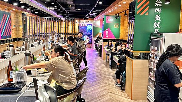 超人氣排隊名店|【新北市三重區】狂一鍋-三重重新店加開宵夜場 午餐宵夜299元起享自助吧無限放題 - 第4張圖 LINE_ALBUM_2023.6.27_230628_11