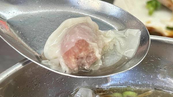 網友們讚不絕口的古早味餛飩,提早賣完會提早打烊喔!【台北市萬華區】藍居古早味餛飩麵 - 第11張圖 356097789_10221996122843437_1840671500673509252_n