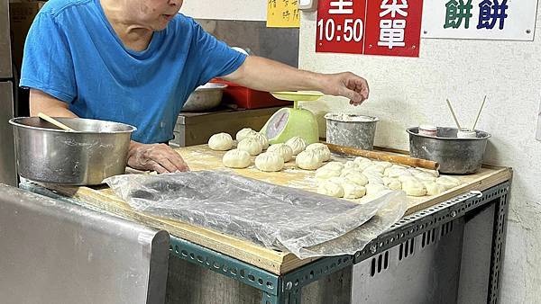 行天宮美食｜現桿現做酥香餅皮｜招牌蛋餅回憶殺【台北市中山區】