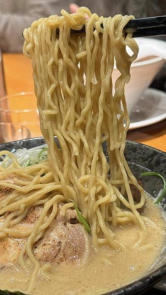 晴光市場美食⎜捷運中山國小站美食⎜限量柚香干貝拉麵【台北市中 晴光市場美食⎜捷運中山國小站美食⎜限量柚香干貝拉麵【台北市中