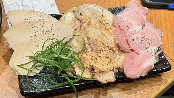 晴光市場美食⎜捷運中山國小站美食⎜限量柚香干貝拉麵【台北市中 晴光市場美食⎜捷運中山國小站美食⎜限量柚香干貝拉麵【台北市中