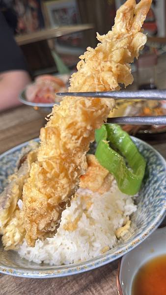 大安區丼飯⎜每日現採漁港魚貨⎜費時費工熟成魚生魚片【台北市大