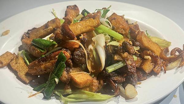 士林深夜食堂⎜比夜市更晚的熱炒攤⎜舉手喊單才有美食上桌【台北