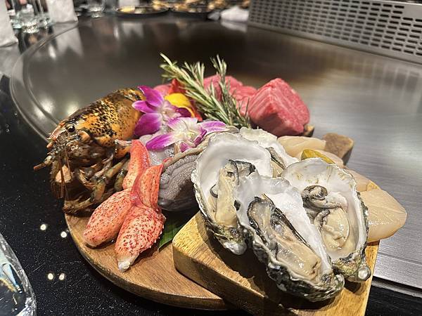 花式鐵板燒⎜慶生首選⎜來一趟不用出國的夏威夷旅行吧!【台北市 花式鐵板燒⎜慶生首選⎜來一趟不用出國的夏威夷旅行吧!【台北市