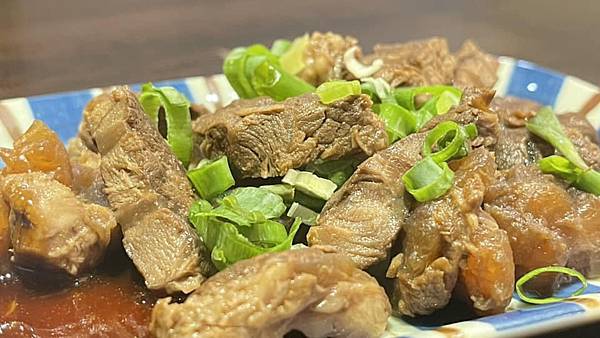 三重宵夜麵店⎜慈愛街牛肉麵⎜隱斯於市，味飄千里【新北市三重區