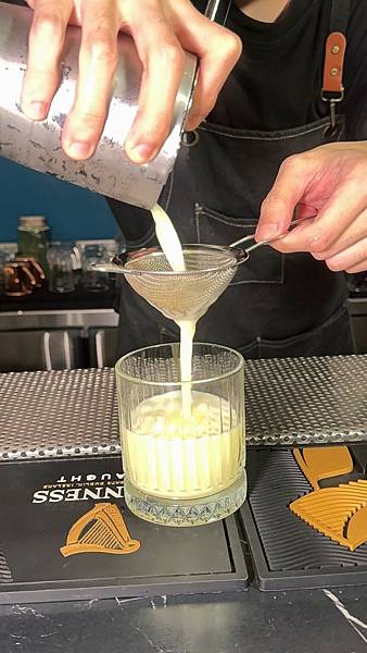 二訪⎜整點敲鐘免費招待一杯shot⎜調酒買一送一​​​​​​