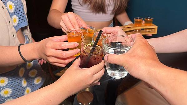 二訪⎜整點敲鐘免費招待一杯shot⎜調酒買一送一​​​​​​