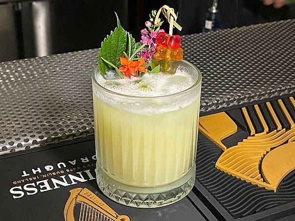 二訪⎜整點敲鐘免費招待一杯shot⎜調酒買一送一​​​​​​