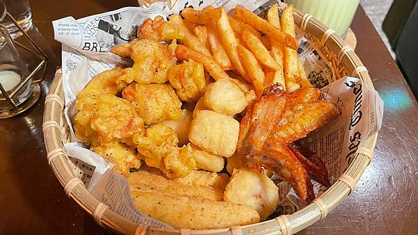 二訪⎜整點敲鐘免費招待一杯shot⎜調酒買一送一​​​​​​