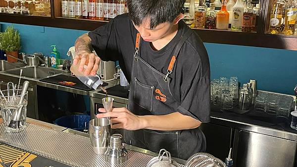 二訪⎜整點敲鐘免費招待一杯shot⎜調酒買一送一​​​​​​