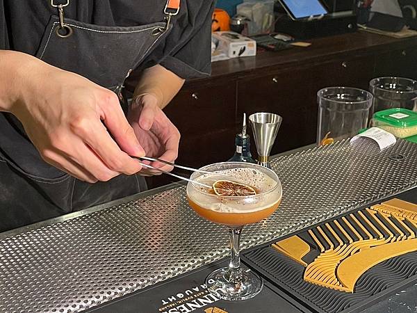 二訪⎜整點敲鐘免費招待一杯shot⎜調酒買一送一​​​​​​