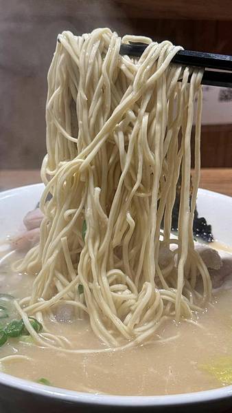 蘆洲宵夜美食⎜不接受訂位的深夜拉麵⎜日式吃法湯拌飯【新北市蘆