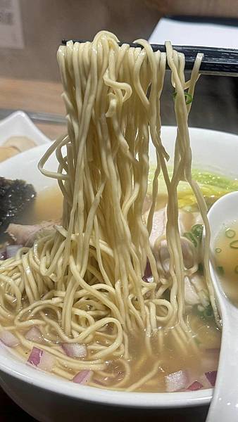 蘆洲宵夜美食⎜不接受訂位的深夜拉麵⎜日式吃法湯拌飯【新北市蘆