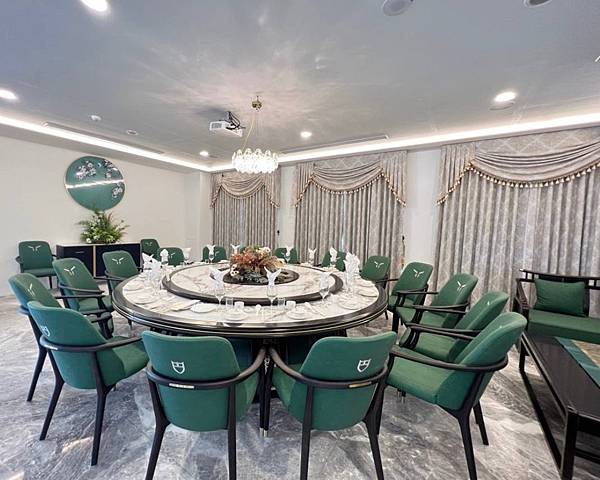 隱藏在度假村裡的白宮烤鴨宴！爽爆一鴨五吃，還有兒童放電區，大