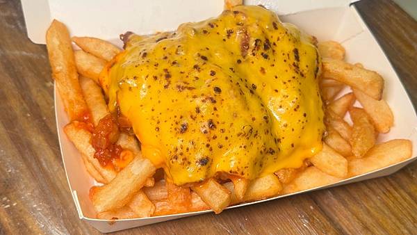 一口咬不下的超犯規麥堡！林太太推出四大神獸系列，吃過一次超難