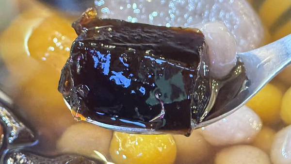 5倍大芋圓是什麼？岳岳吃一口驚呼：這是拳頭吧？！【台北市萬華