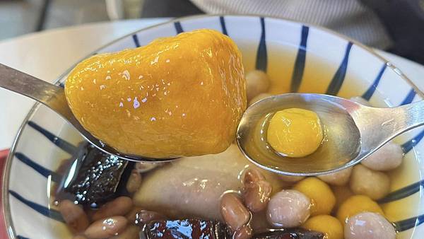 5倍大芋圓是什麼？岳岳吃一口驚呼：這是拳頭吧？！【台北市萬華