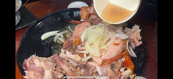 吃到爽、唱到飽，消費滿額還送桶仔雞(或送烤雞)？士林夜市這間