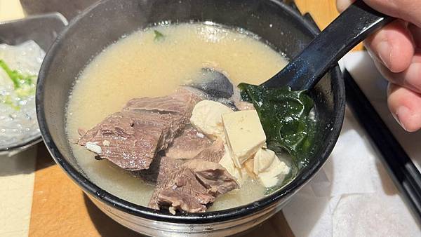 散壽司震到天靈蓋！金魚日本料理讓我吃到嘴角上揚，1000出頭
