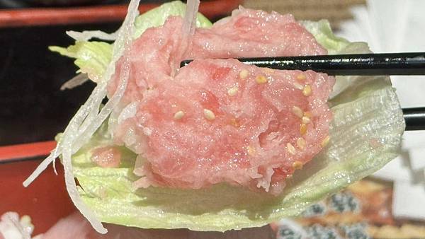 散壽司震到天靈蓋！金魚日本料理讓我吃到嘴角上揚，1000出頭