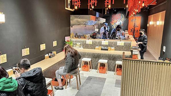 豬排很厚、米飯好吃到升天，香濃滑蛋救全場，主菜竟不是最強選手