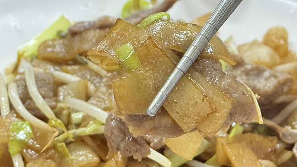 50年老店真的有料？廣炒麵一吃上癮，鴨燒拼盤爽到嘴角上揚！【