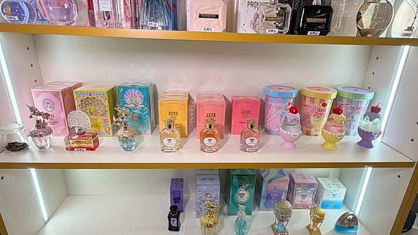 LINE_ALBUM_香水_251108_16