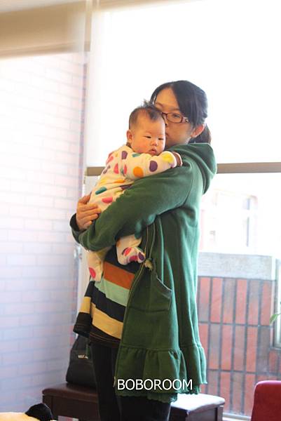 2心事重重的母女