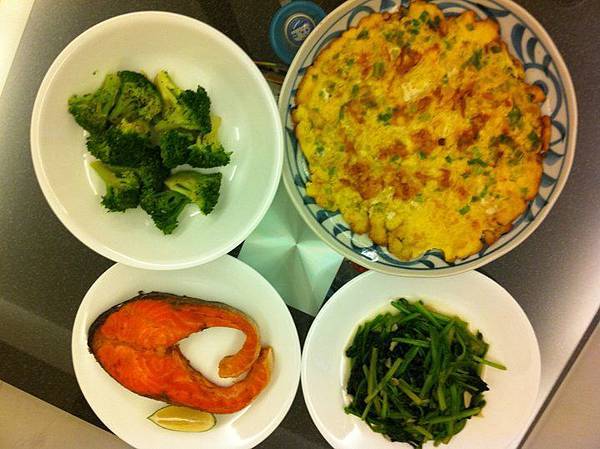 蔥花蛋&炒菠菜&鮭魚&青花菜.jpg
