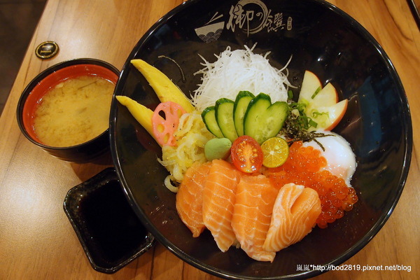 御之饌日式料理(家樂福桂林店4樓):【台北萬華】御之饌日式料理-鮭魚丼飯新鮮美味,雙拼丼牛肉鮮嫩可口,但食量大可能吃不飽(家樂福桂林店4樓) 御之饌日式料理(家樂福桂林店4樓):【台北萬華】御之饌日式料理-鮭魚丼飯新鮮美味,雙拼丼牛肉鮮嫩可口,但食量大可能吃不飽(家樂福桂林店4樓)