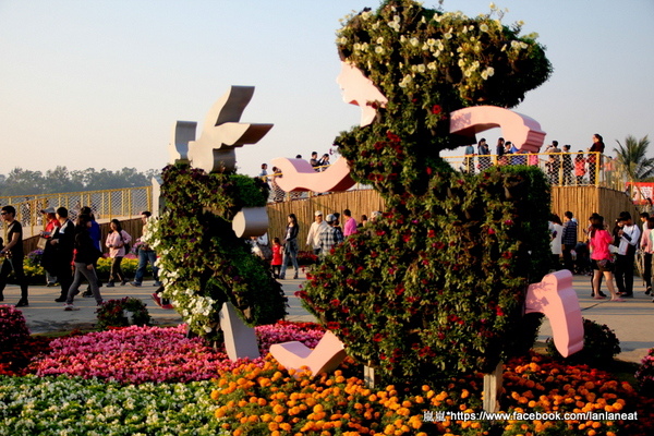 2013新社花海「花間 漫遊 樂悠遊」:【台中新社】2013新社花海-超美花海一日遊,拍照好地方! 2013新社花海「花間 漫遊 樂悠遊」:【台中新社】2013新社花海-超美花海一日遊,拍照好地方!